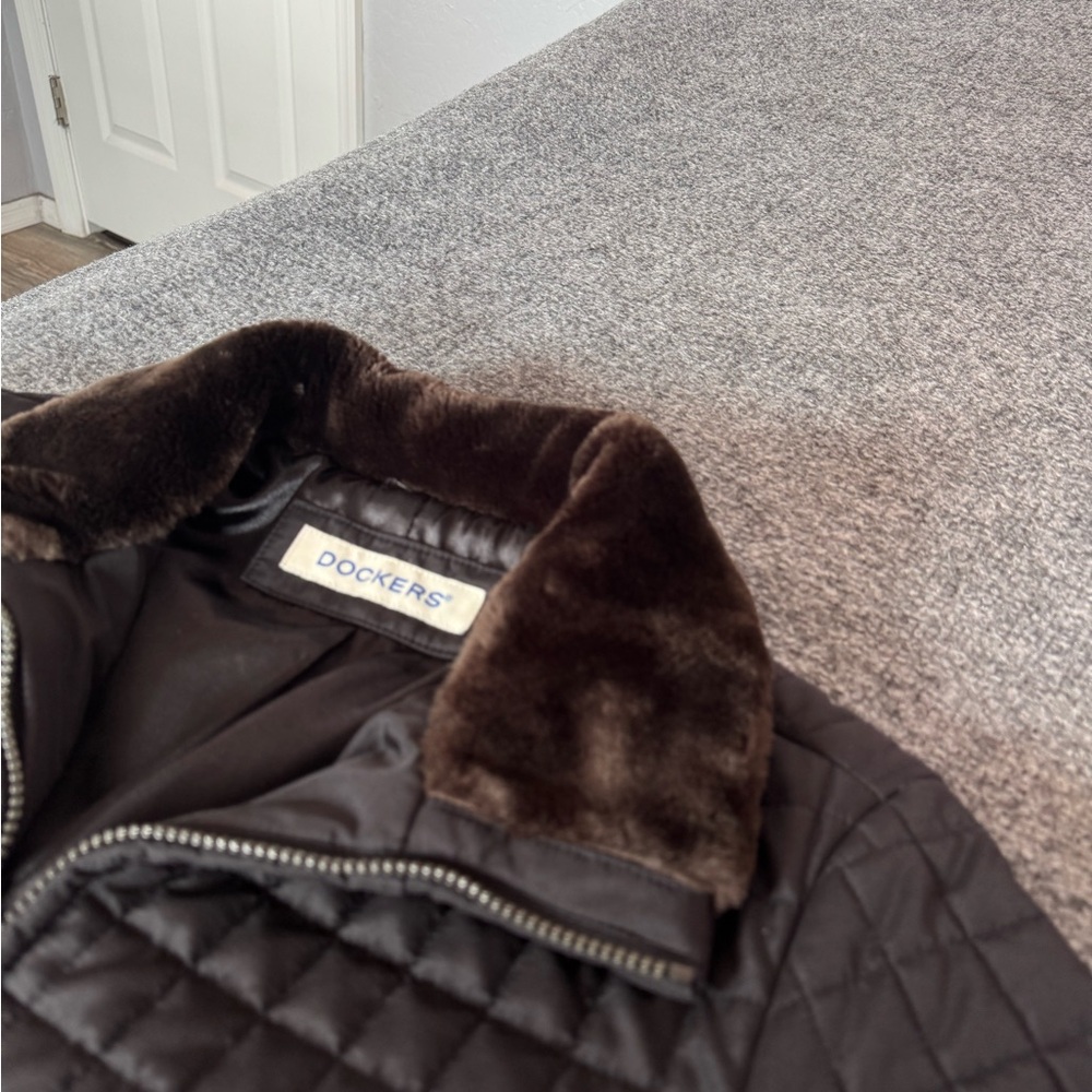 Vintage Dockers Women's Puffy Quilted Jacket Black Fur Neck size M - Picture 6 of 14